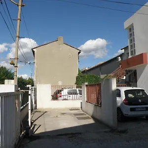 appartement-proche-centre-ville-avec-parking-prive.fr-provencehotel.com/